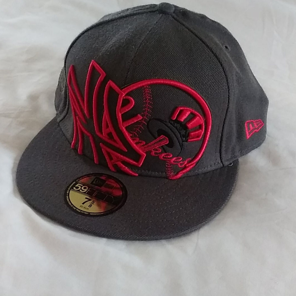 NWOT New Era NY Yankees Red an Gray Hat Size 7 5/8